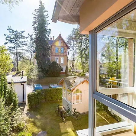 Haus Auf Dem Huegel Moderne 11 *