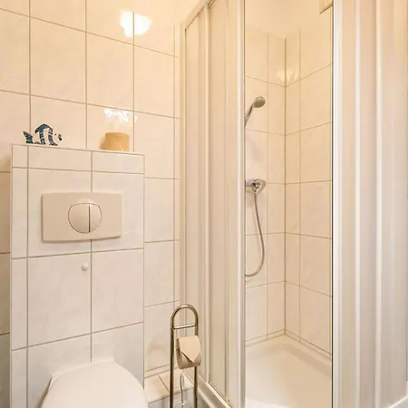 Haus Auf Dem Huegel Moderne 11 Apartment *